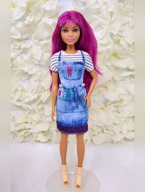 🎨 Mattel Barbie Doll With Purple Hair Fashionistas Latina Friend Cute Artist